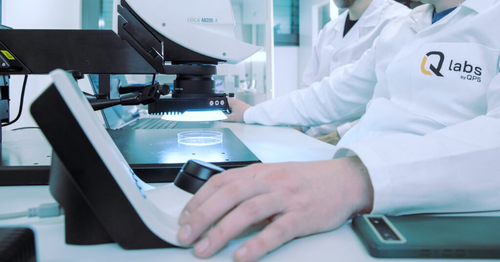 Workstations in the QLabs laboratory in Stein